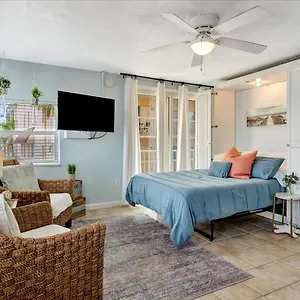 The Seashell With Private Balcony And Walk To Clearwater Beach